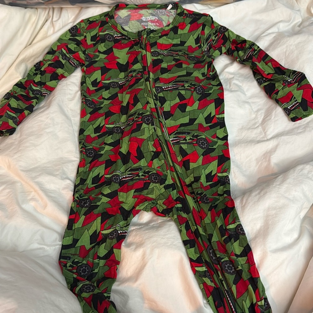 EUC Posh Peanut x Hot wheels special edition zippered footie Sz 8-24 months.